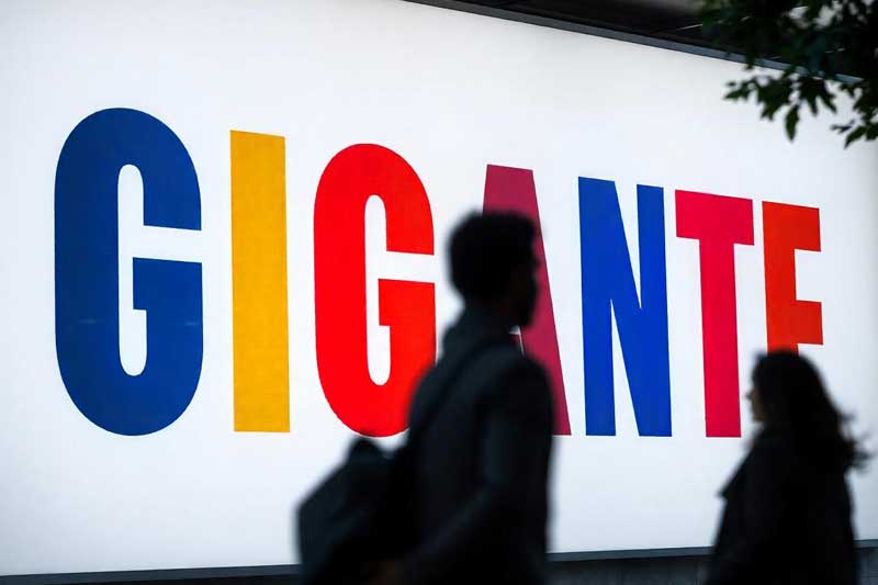 Gigantografías Cuenca centro, norte & sur. Diseño, Impresión & Publicidad con Gigantografías Cuenca, carteles de gran formato en Cuenca, impresión publicitaria masiva para tu empresa en Azuay. Elige calidad profesional con la máxima durabilidad. Aumenta la visibilidad de tu marca!. Las mejores ofertas & precios del mercado en Cuenca & todo Ecuador para tu empresa. Materiales: vinilo microperforado para exteriores, lona backlight para carteles iluminados, adhesivo de alta resistencia para fachadas. Precios: ¡Garantía total con presupuestos ajustables!, tarifas accesibles gracias a nuestro volumen de producción, costos flexibles según el proyecto. Servicios: instalación rápida de vallas publicitarias, impresión personalizada mediante tecnología de alta definición, asesoría creativa sin costo adicional. Tamaños: gigantografías sin límite de dimensiones para fachadas, formatos impactantes para eventos masivos, banners personalizados con adaptabilidad total. Ideas: publicidad que se adapta a estructuras móviles, carteles interactivos para capturar la atención del público, impresión con integración de tecnología LED para visibilidad nocturna. Tipos: gigantografías en alta resolución para exteriores e interiores, banners promocionales con acabados resistentes, murales creativos por encargo con un toque artístico!