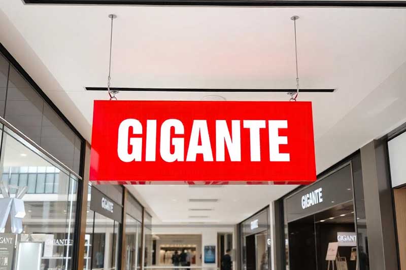 Letreros publicitarios. Diseño, Impresión & Publicidad con Letreros publicitarios, carteles publicitarios, rótulos comerciales / promocionales. Sobresal entre tu competencia gracias a letreros innovadores & presenta tu marca con materiales de suprema calidad!. Las mejores ofertas & precios del mercado en Quito, Guayaquil & todo Ecuador para tu empresa. Servicios: Instalación de letreros con atención personalizada, mantenimiento sin complicaciones, diseño mediante tecnología avanzada. Precios: Precios accesibles según la calidad, tarifas competitivas por volumen, descuentos de temporada para clientes frecuentes. Materiales: Acrílico de alta durabilidad, aluminio para una alta resistencia, vinilo con acabados brillantes. Tamaños: Formatos personalizados desde lo más compacto hasta lo más llamativo, dimensiones ajustables por las necesidades del cliente, opciones en diferentes proporciones para adaptarse a cualquier espacio. Tipos: Letreros luminosos de impacto, señalética direccional para guiar, letreros informativos según el entorno. Ideas: Rótulos iluminados por energía solar, pantallas interactivas con conexión a redes sociales, señalización digital que se actualiza mediante una app!