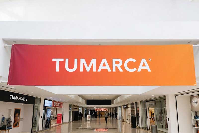 Lonas publicitarias. Diseño, Impresión & Publicidad con Lonas publicitarias, banners, pancartas, gigantografías. Destaca con un producto versátil y adaptable a cualquier necesidad. Las mejores ofertas & precios del mercado en Quito, Guayaquil & todo Ecuador para tu empresa.Tipos: Perfectas para promociones por eventos, ideales para la publicidad en exteriores, utilizadas mediante anuncios de gran formato. Precios: Asequibles gracias a sus materiales duraderos, competitivos según la cantidad y calidad requerida, económicos mediante pedidos personalizados. Materiales: Resistente lona de PVC, malla microperforada para resistencia al viento, lona de vinilo sin brillo. Tamaños: Adaptables desde pequeñas dimensiones hasta formatos gigantes, versátiles para cualquier tipo de espacio, ajustables sin comprometer la calidad visual. Servicios: Impresión digital de alta resolución, instalación profesional para cualquier lugar, personalización mediante diseños únicos. Ideas: Publicidad innovadora con iluminación LED integrada, lonas interactivas con códigos QR, lona reutilizable para campañas ecológicas.